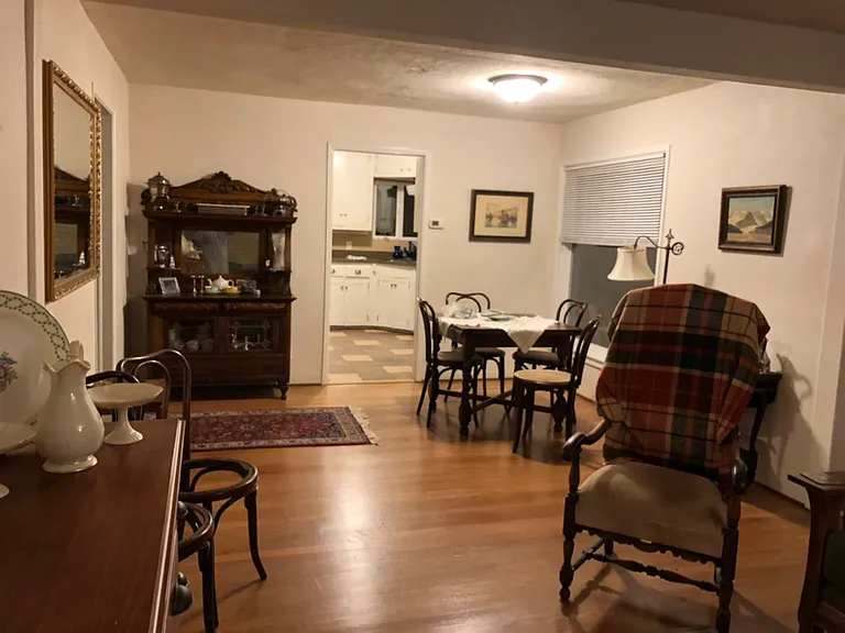 dining nook off kitchen