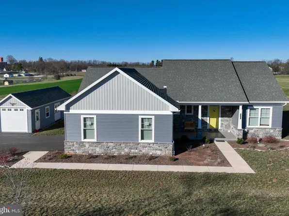 324 Old Market St, Mount Joy, PA 17552