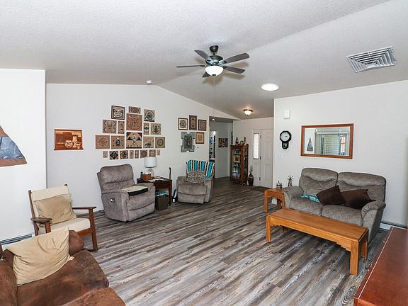 4th image of 162 Drumlin Cir