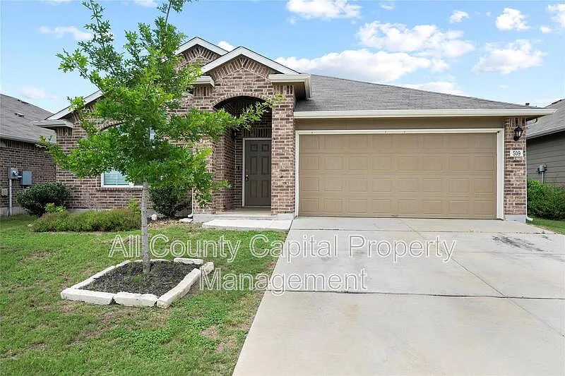 4 bed, 2.5 bath, 1595 sqft, $1,800 — Photo 1