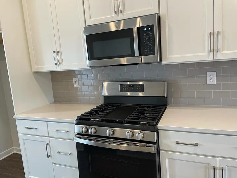 737 Peony Ln — Photo 8
