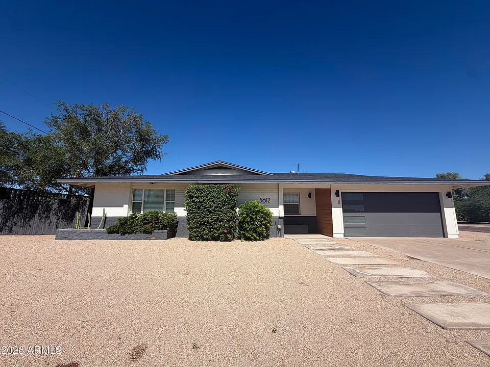 3612 E Laurel Ln