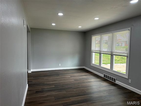 4th image of 9343 Duenke Dr