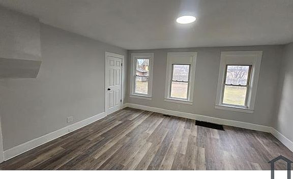 5th image of 220 Wasaon St