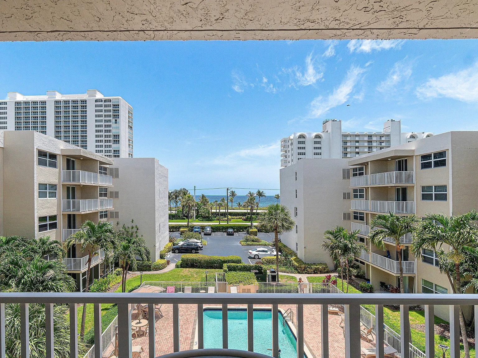 2 bed, 2.0 bath, 999 sqft, $3,300 — Photo 4