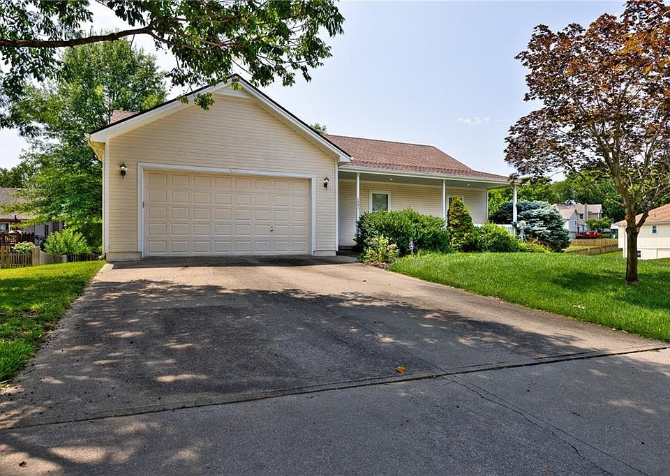 1st image of 1001 Black Oak Dr