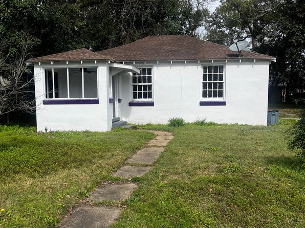 261 Laurel Dr