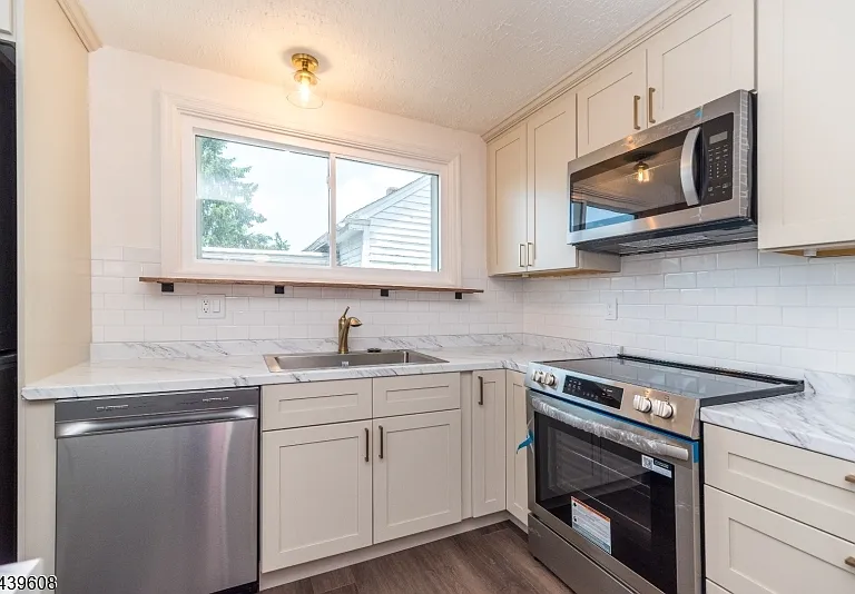 11 S Harrison St #B — Photo 4