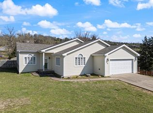 5 Horseshoe Dr, Eureka Springs, AR 72631