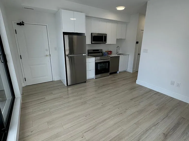 7727 Wilson Cres #206 — Photo 4