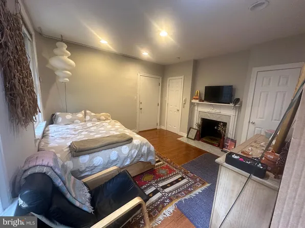 910 Clinton St APT 1R, Philadelphia, PA 19107