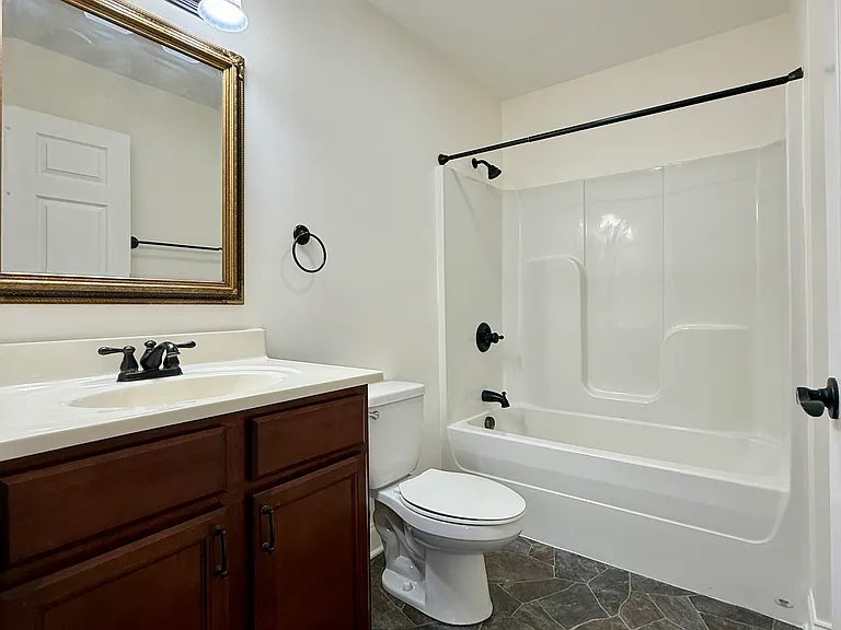 2312 Lawson Ave — Photo 10