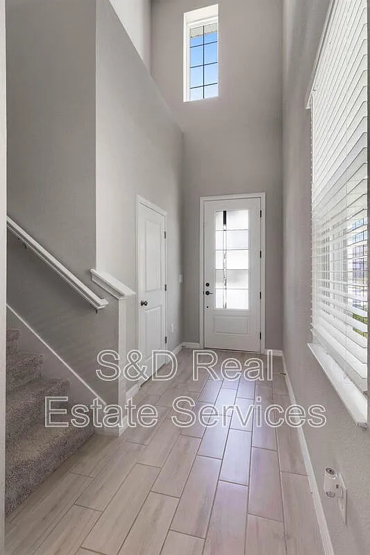 3 bed, 2.5 bath, 2102 sqft, $2,300 — Photo 2
