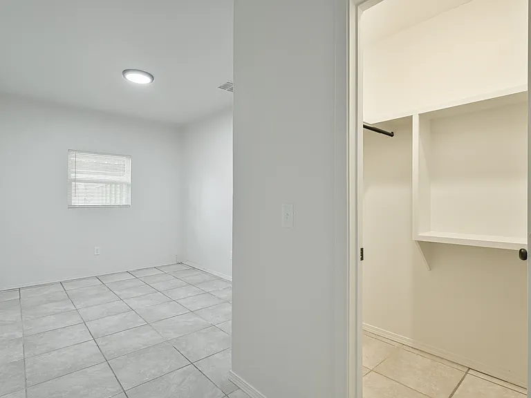 4720 SE 50th St — Photo 15