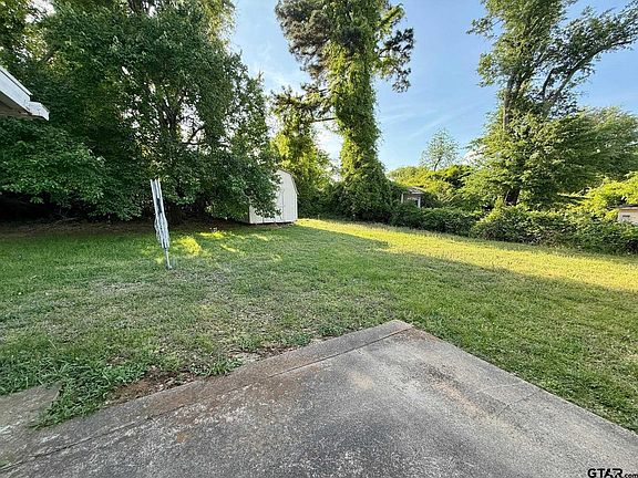 2nd image of 901 Golden Rd