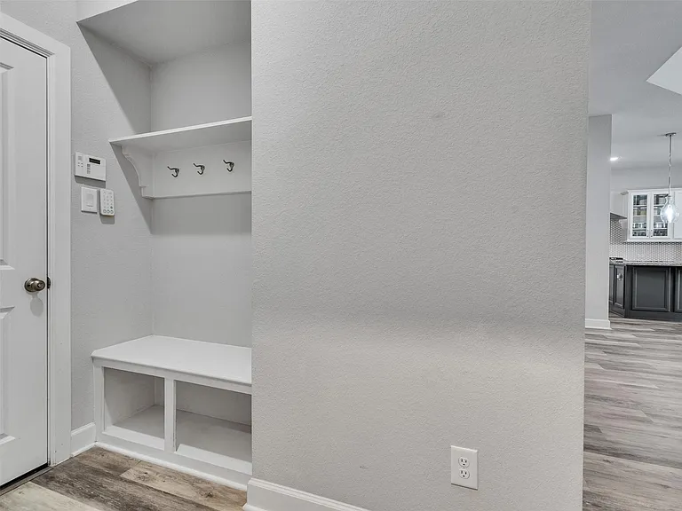 32212 Highwood Green Ln — Photo 24