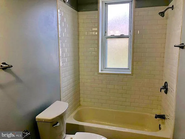 635 Kenyon St NW #A — Photo 11