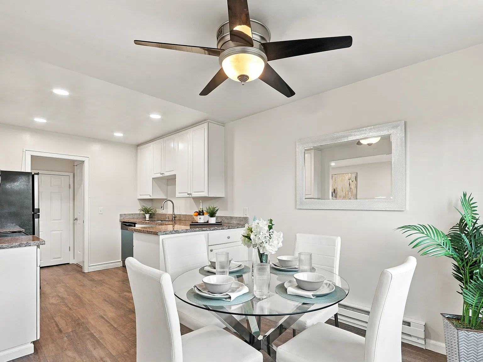 2 bed, 1.5 bath, 1050 sqft, $3,400 — Photo 4