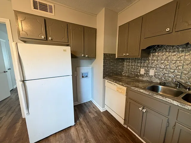 1831 Merritt Dr #B — Photo 3