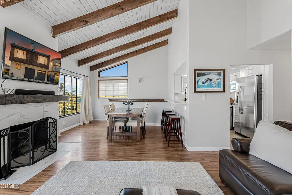 3 bed, 2.0 bath, $4,200 — Photo 2