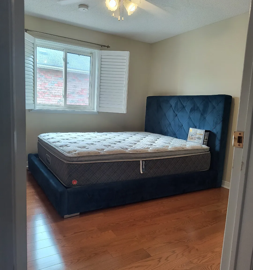 5 bed, 2300 sqft, $1,000 — Photo 1