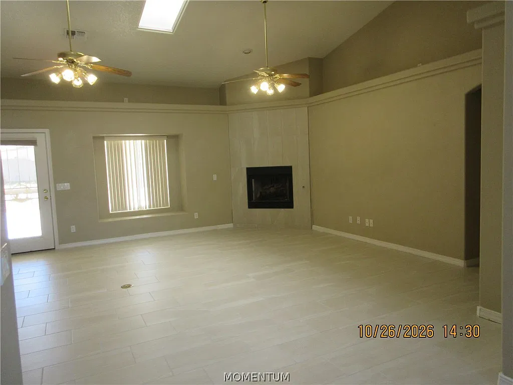 4 bed, 2.5 bath, 2381 sqft, $2,800 — Photo 2