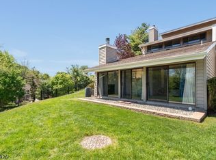 57 Overlook Dr, Clinton, NJ 08809