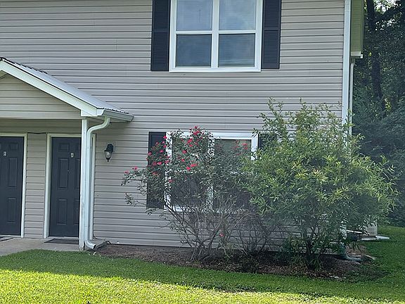 2nd image of 4130 Oakwood Vlg APT A