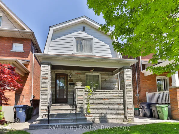 599 Durie St, Toronto, ON M6S 3H2