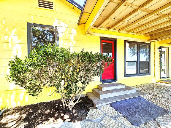 Front Entry & Large Flex Room Entry