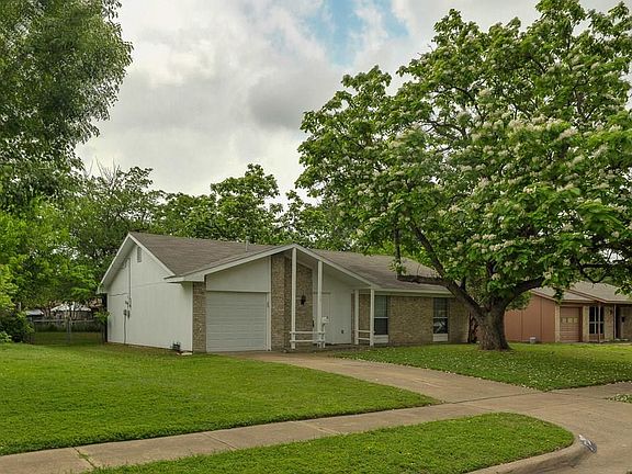 3rd image of 515 Kelly Ct