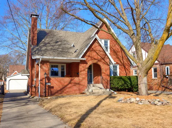 2808 42nd St, Des Moines, IA 50310