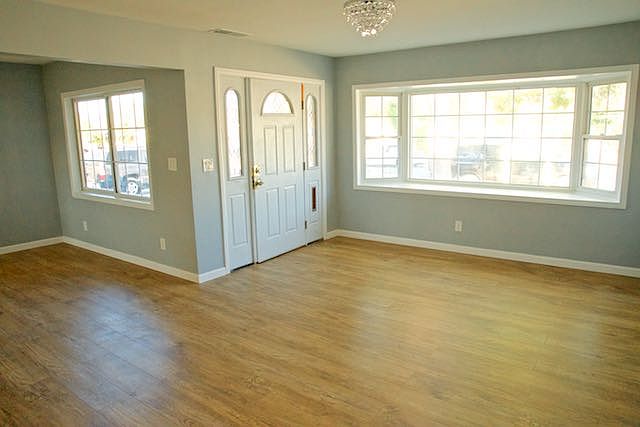 2nd image of 889 Pearl Pl