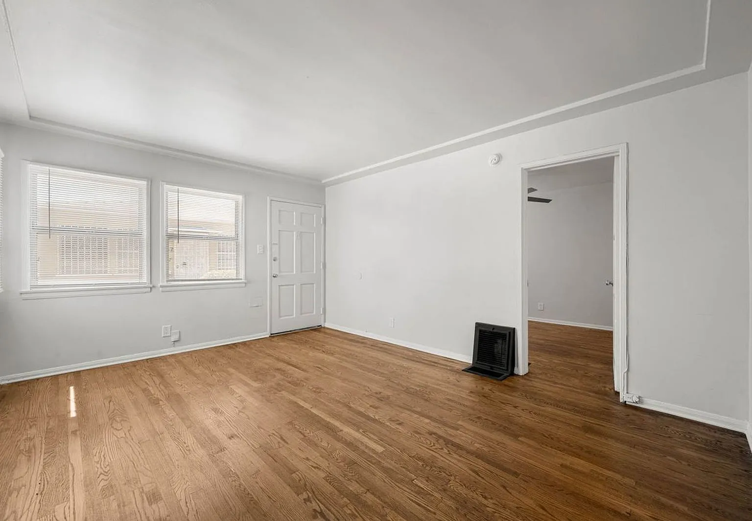 1 bed, 1.0 bath, 600 sqft, $1,472 — Photo 1