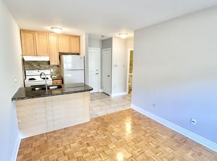 11 33rd St #304, Toronto, ON M8W 3G7