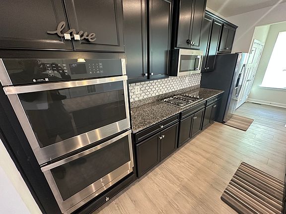 2nd image of 5516 Manor Park Dr