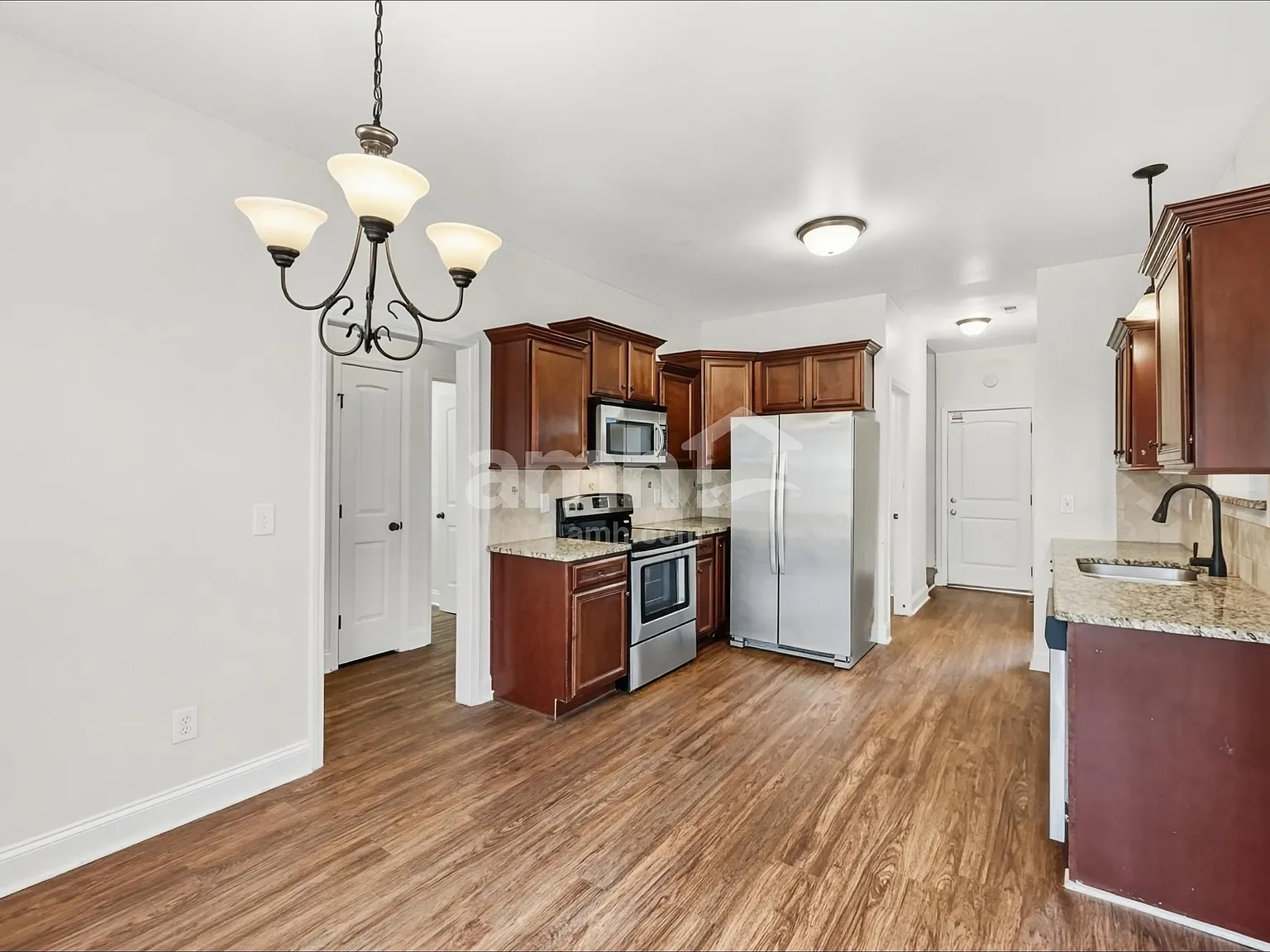 4 bed, 3.0 bath, 2300 sqft, $2,480 — Photo 4