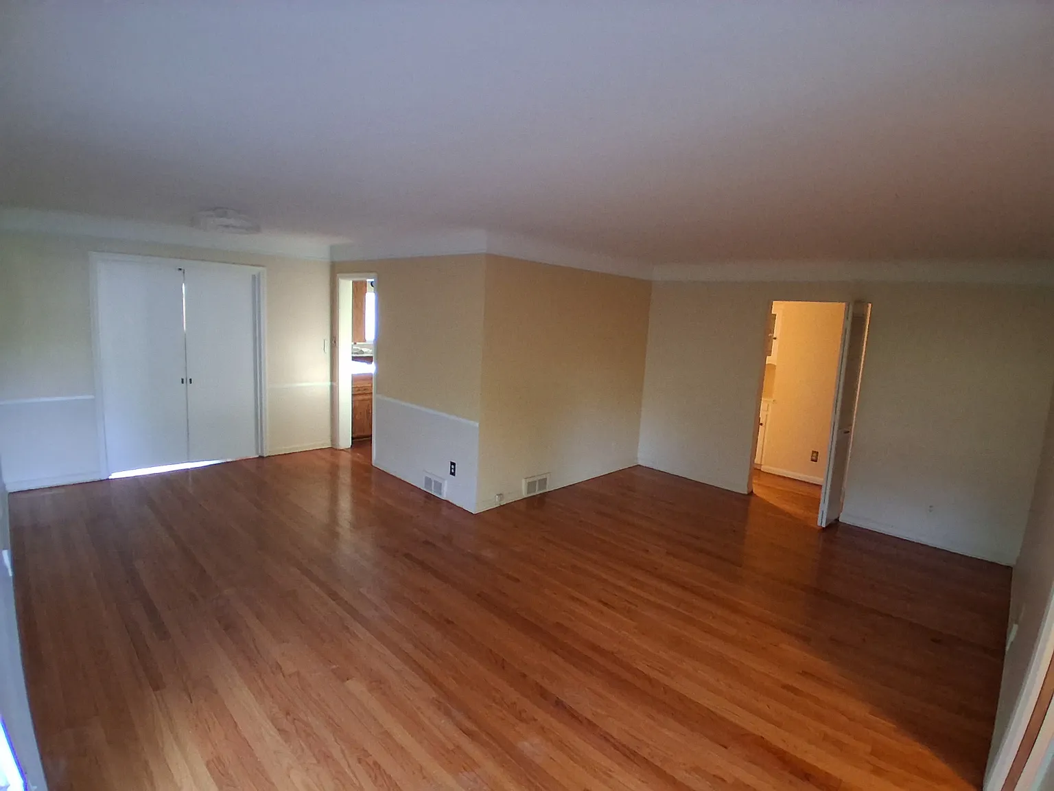 3 bed, 2.5 bath, 1476 sqft, $2,500 — Photo 3