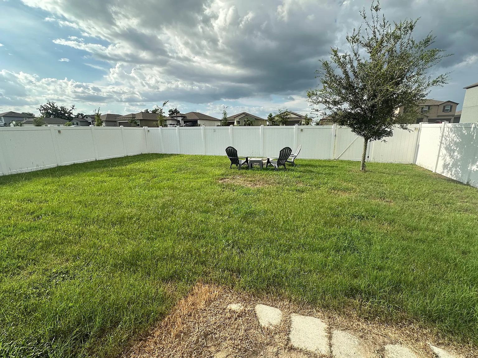 4 bed, 1936 sqft, $2,240 — Photo 2