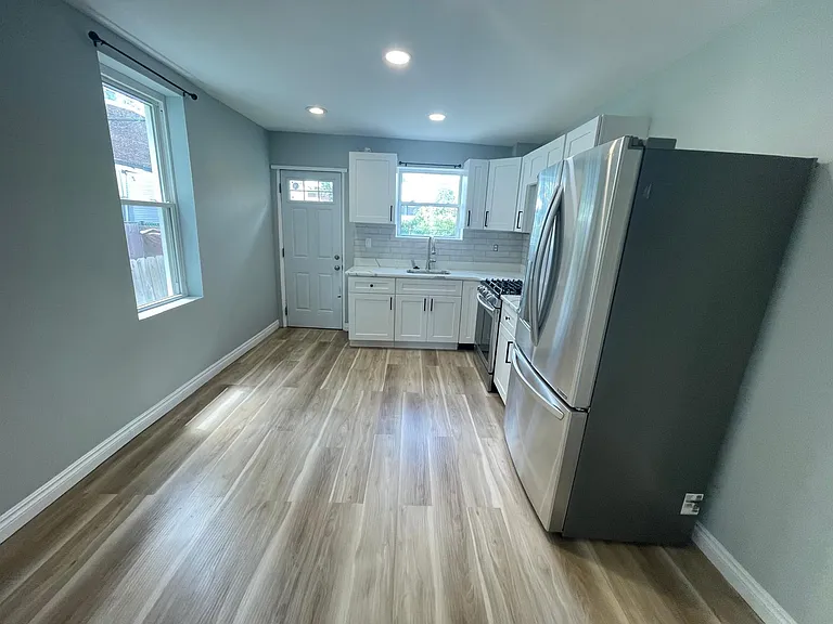 4922 Princeton Ave — Photo 5