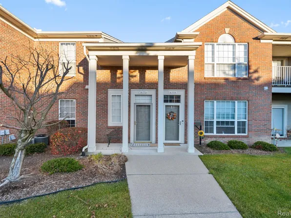 51773 Adler Park Dr W, Chesterfield, MI 48051