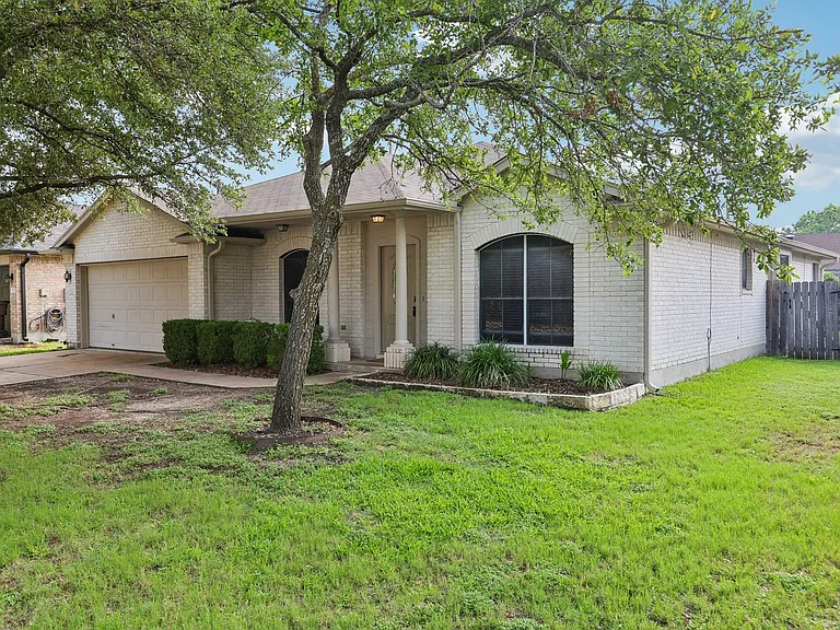 2656 Bradley Ln — Photo 3