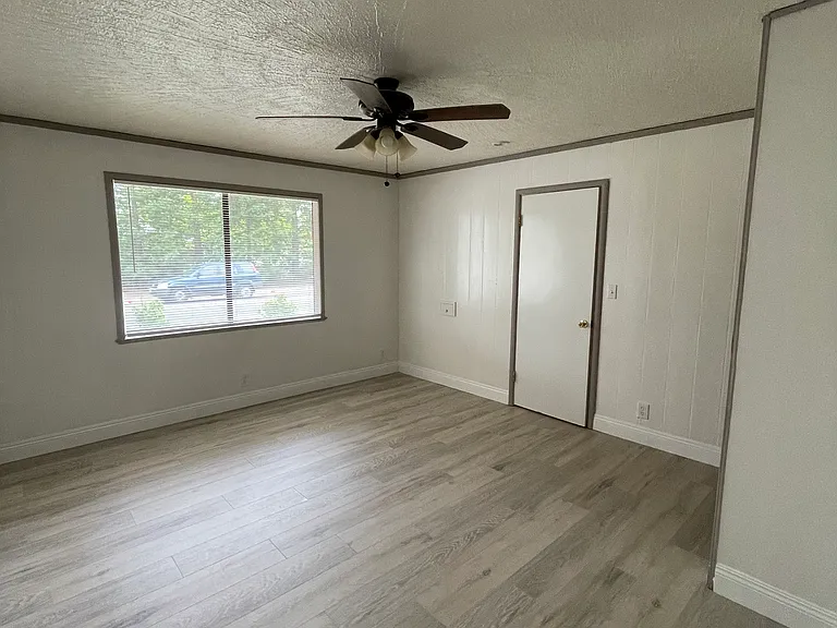 3940 N Maroa Ave — Photo 5