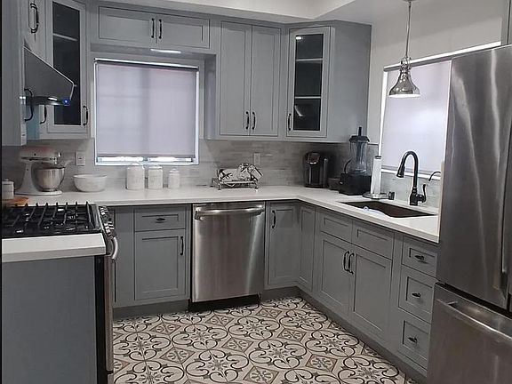 2nd image of 351 Vine St