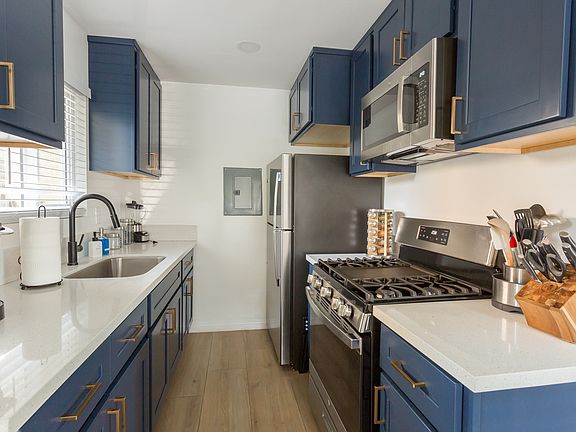 Recently remodeled fully stocked kitchen