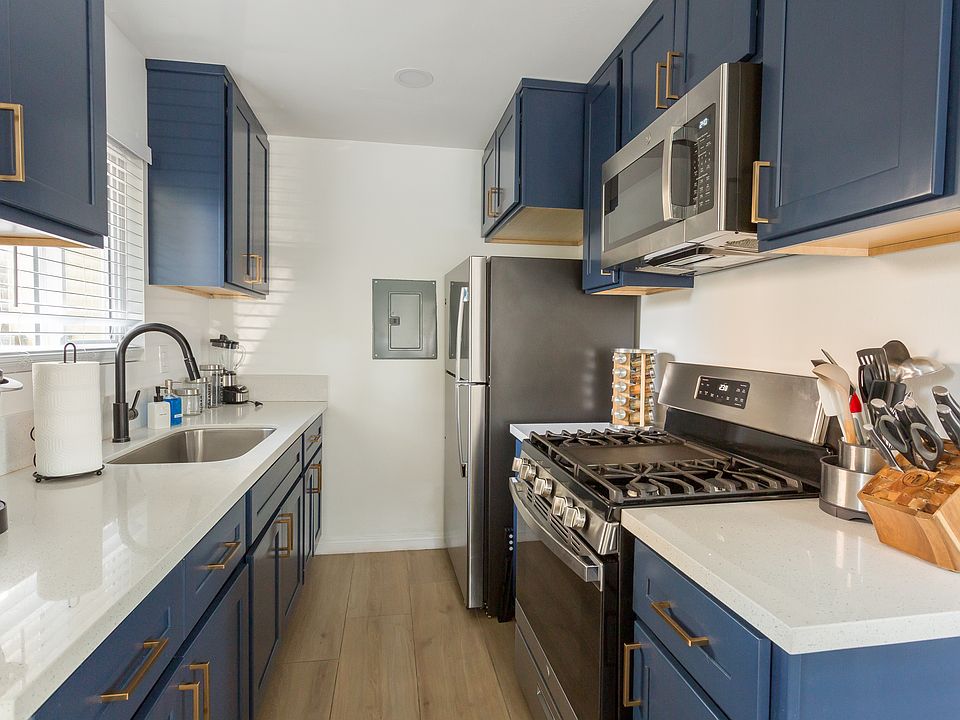 Recently remodeled fully stocked kitchen