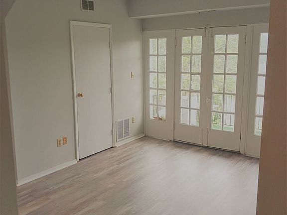 3rd image of 562 Glenwood Ave #564-23