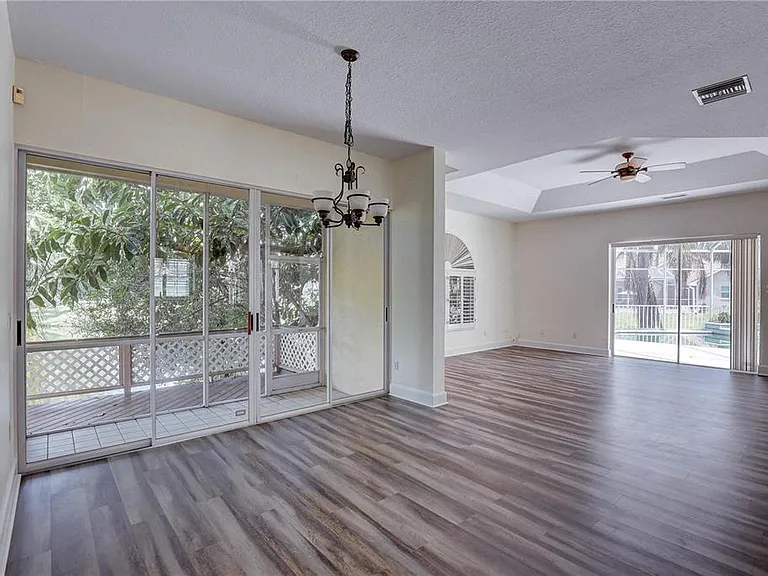 2208 Hampstead Ct — Photo 36