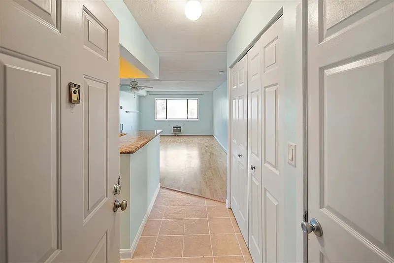 2 bed, 2.0 bath, 1055 sqft, $1,990 — Photo 3