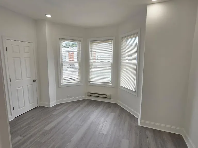 558 E Herman St — Photo 10